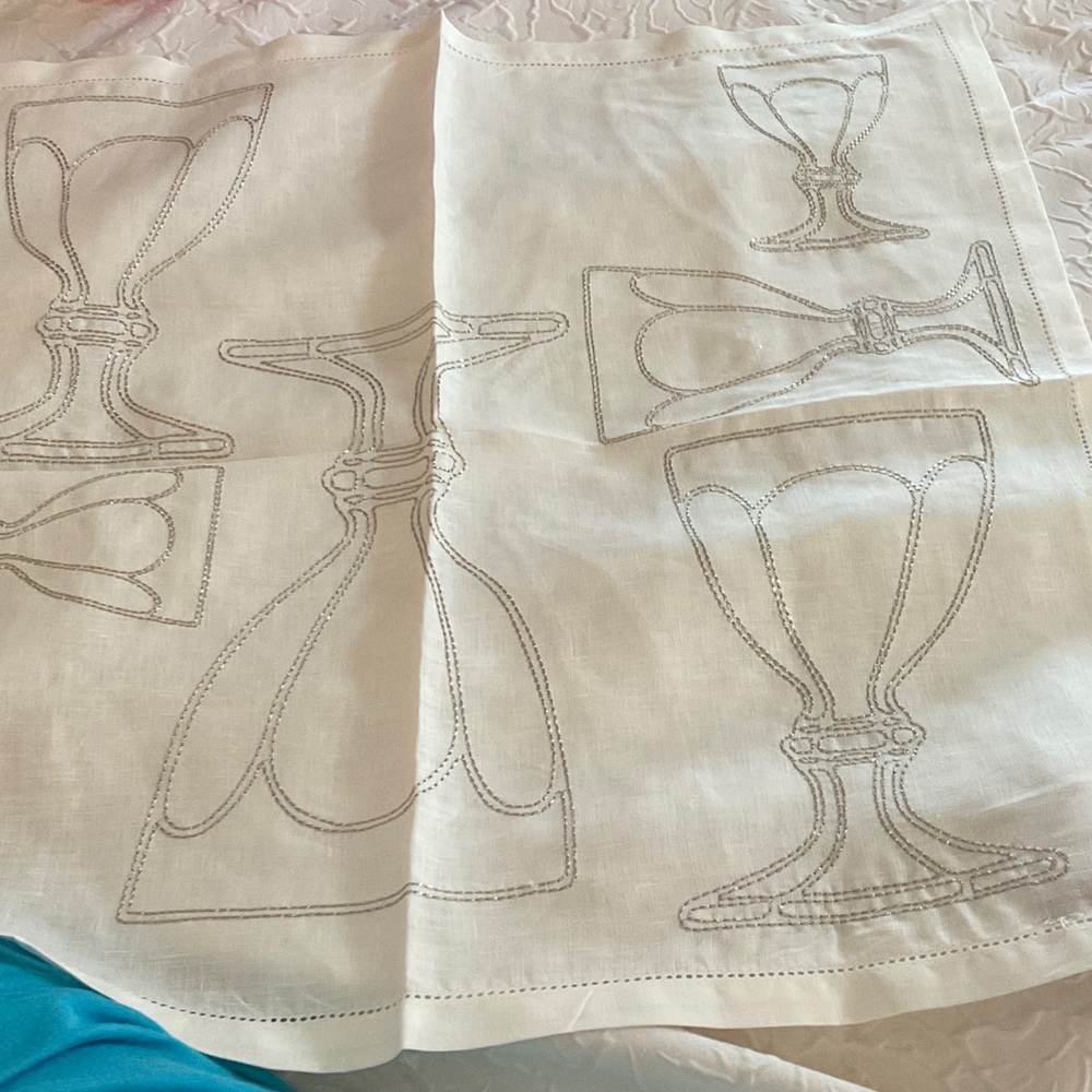 NWT BACCARAT X KIM SEYBERT HARCOURT WHITE LINEN NAPKINS SET OF 2 NEW SILVER